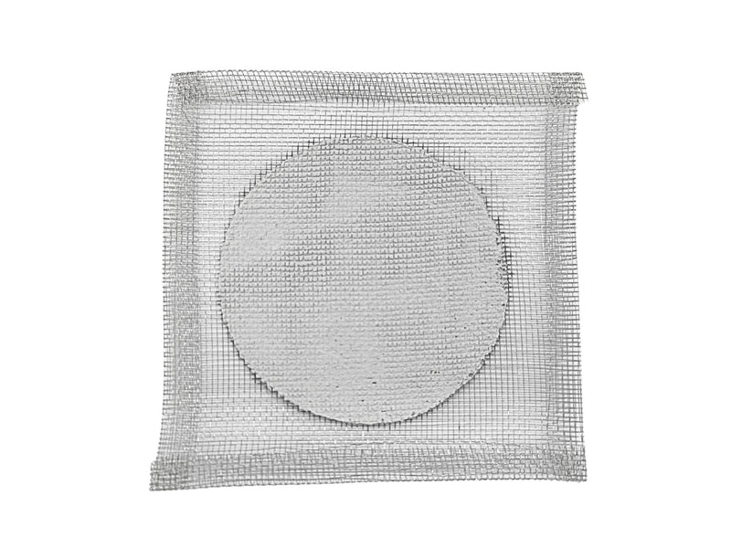 TELA DE ALAMBRE DE 15 X 15 CMS. C/CENTRO DE PORCELANA.